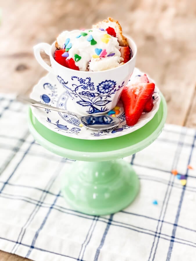 You will fall in love with this delicious 2 minute angel food cake in tea cups recipe...I promise!