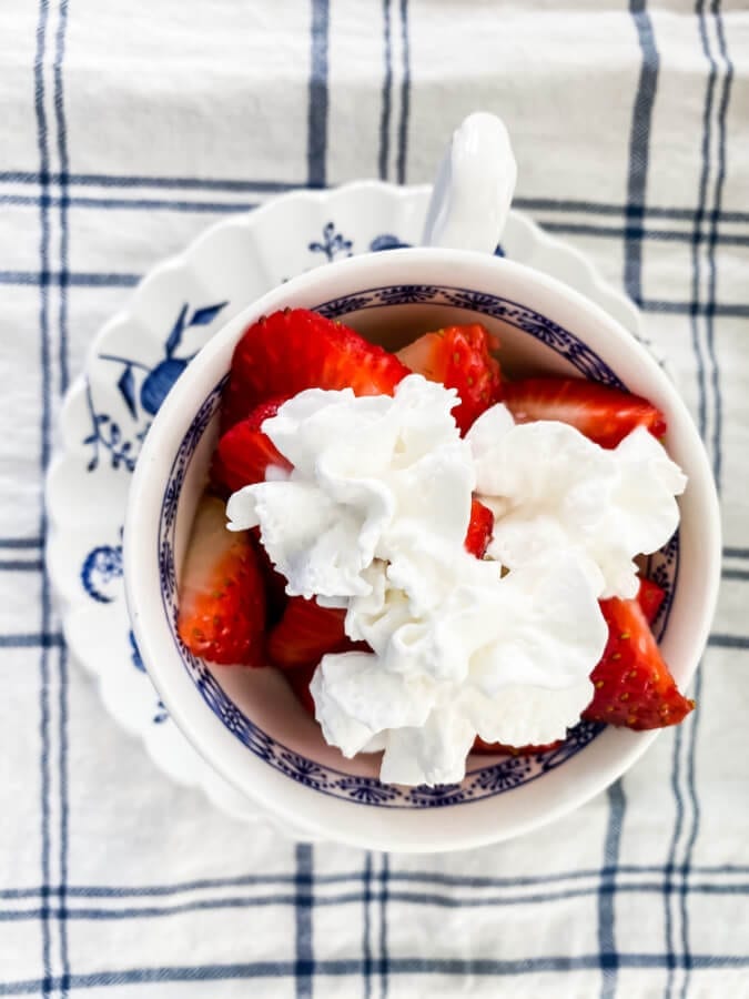 2 Minute Angel Food Cake In Tea Cups