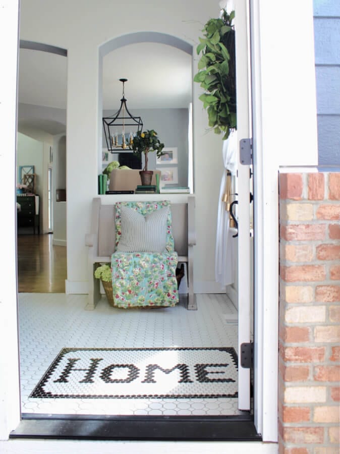 Come on in and see how I added touches of Spring to our entry!