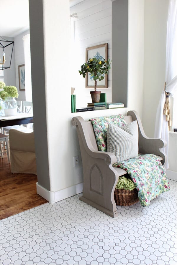 5 Simple Tips for Adding Spring Decor To Your Entry