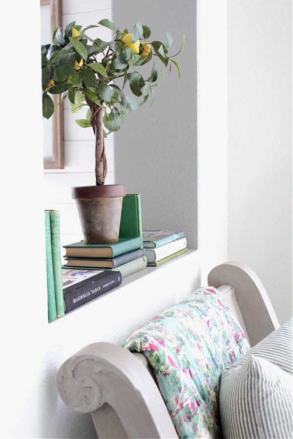 5 Simple Tips For Adding Spring Decor To Your Entry