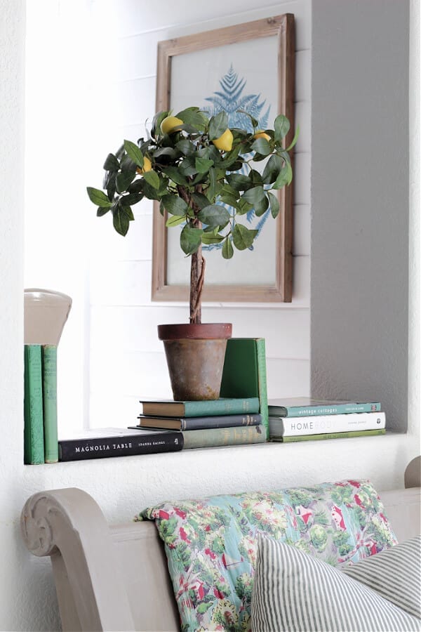 You will love how easy these 5 simple tips for adding Spring décor to your entry are!