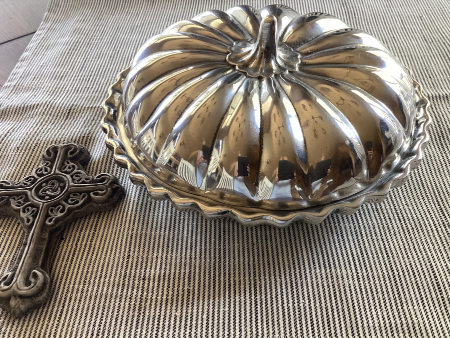 silver pumpkin