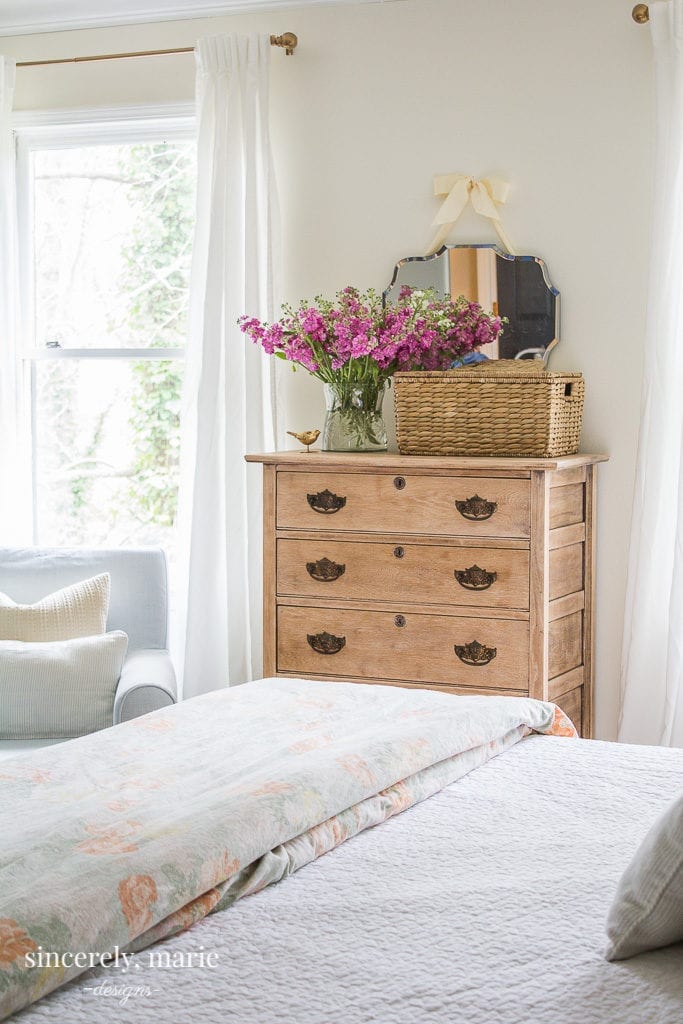 A simple minimalist Spring bedroom.