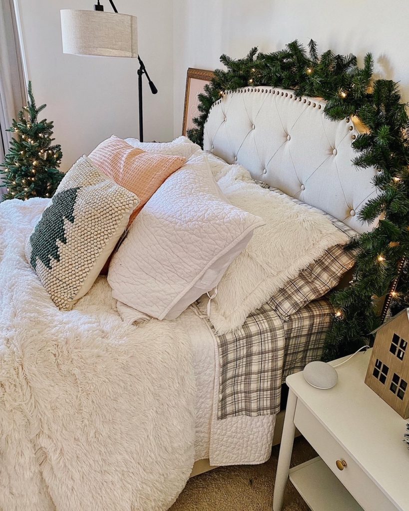 Welcome Home Saturday: Holiday Guest Bedroom