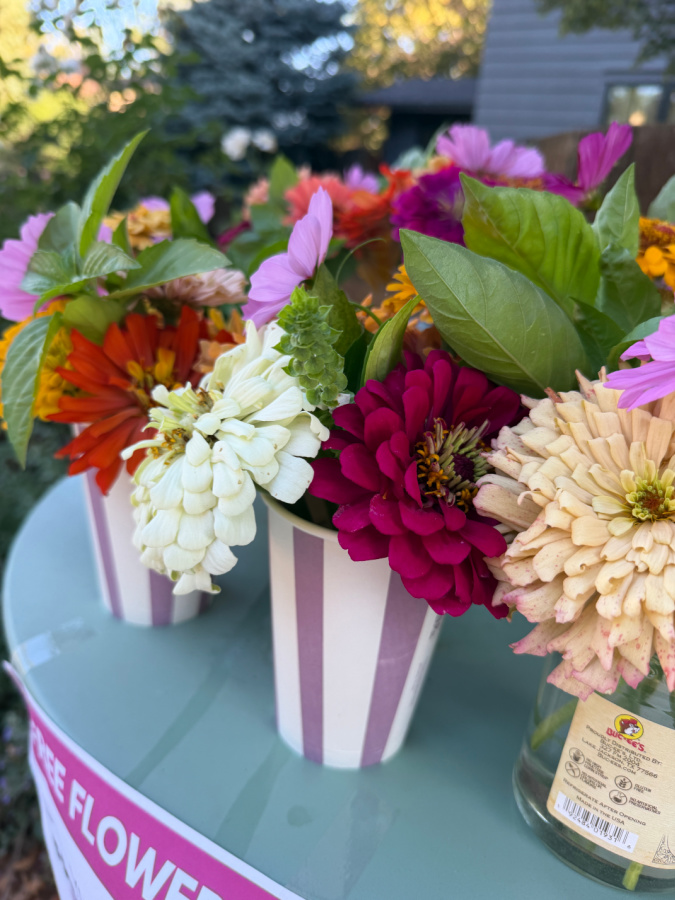 puprle striped cups and flowers
