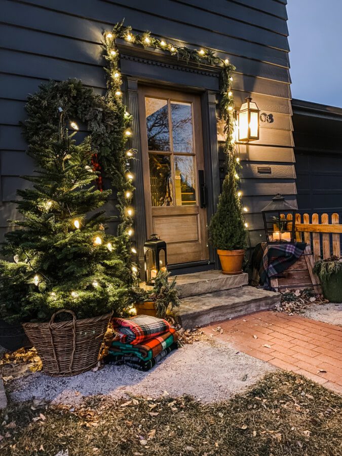 An evening tour of Christmas on our steps!