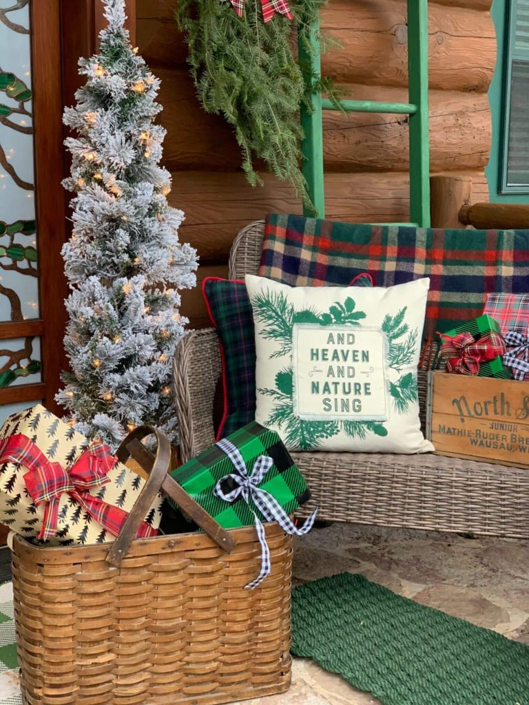 Welcome Home Saturday: Simple Christmas Porch Decor