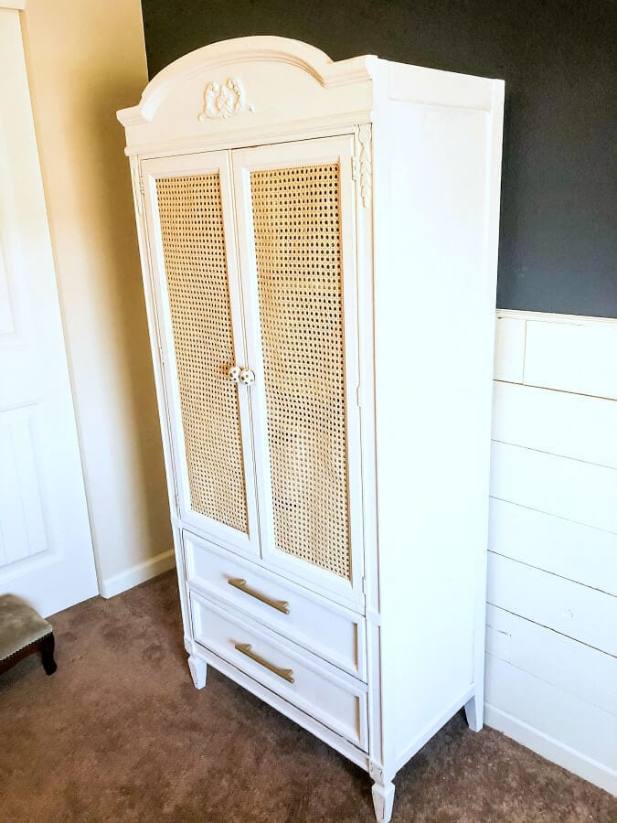 This DIY cane armoire makeover is perfect for my niece's bedroom!