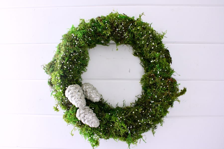 Moss and glitter wreath DIY