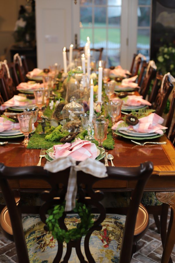 Looking for ideas to set A beautiful Easter dinner table?  I will show you gorgeous table decorating ideas perfect for Easter and Spring. 