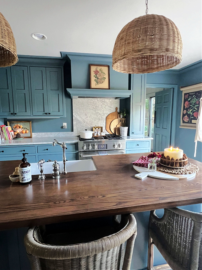 kitchen sink and range