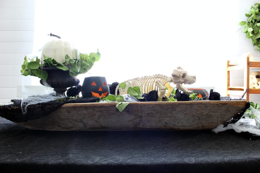 DIY Halloween centerpiece perfect for your next spooky party!