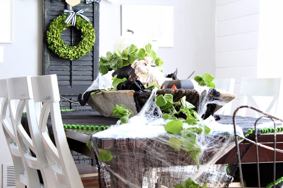 DIY table and centerpiece ideas for Halloween .