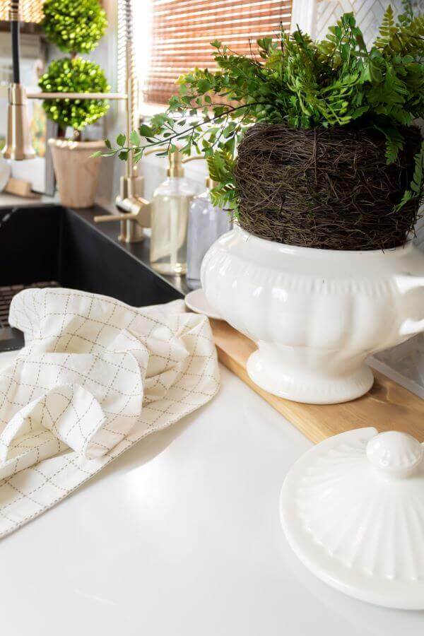 Welcome Home Saturday: How TO style your kitchen counters for spring with Jen of Midwest Life and Style