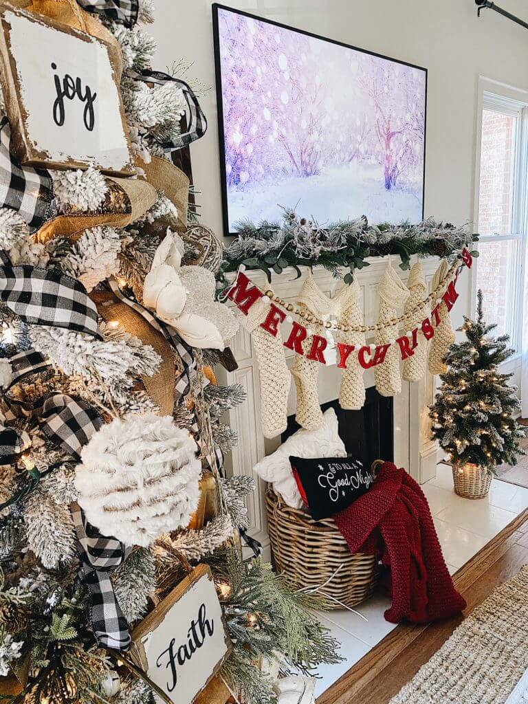 Welcome Home Saturday: Festive Holiday Mantel Decor Ideas