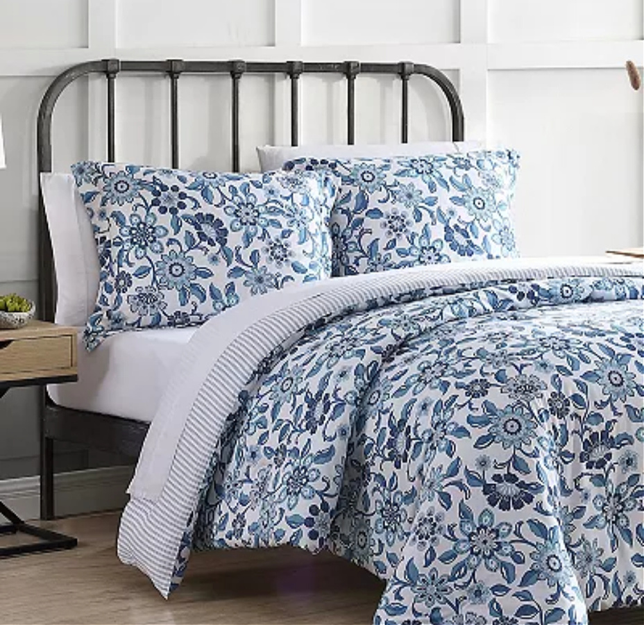 Kohl's Duvet blue and white