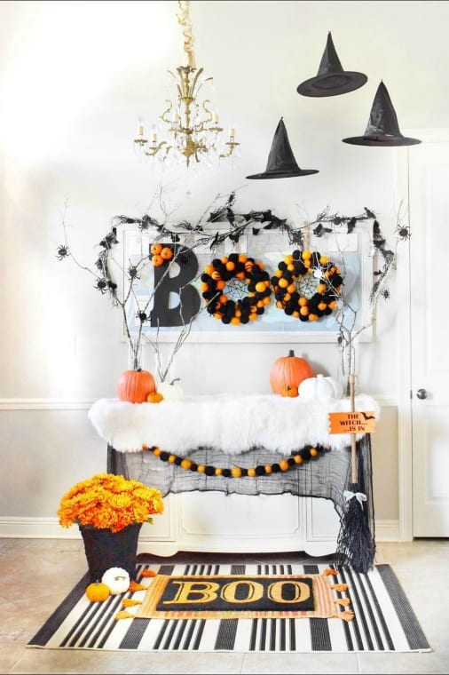 Last minute Halloween decor for your entryway.