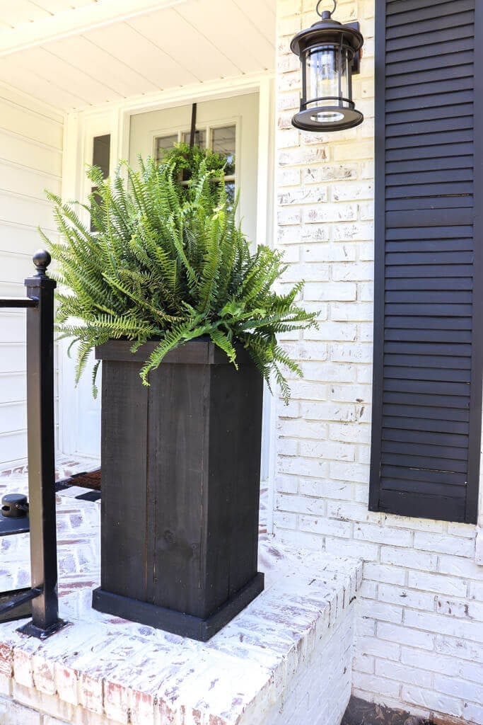 Welcome Home Sunday: DIY farmhouse wood planter boxes