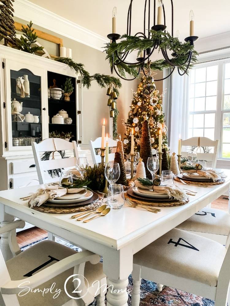 Simple Ideas to Create a Beautiful Farmhouse Christmas Tablescape