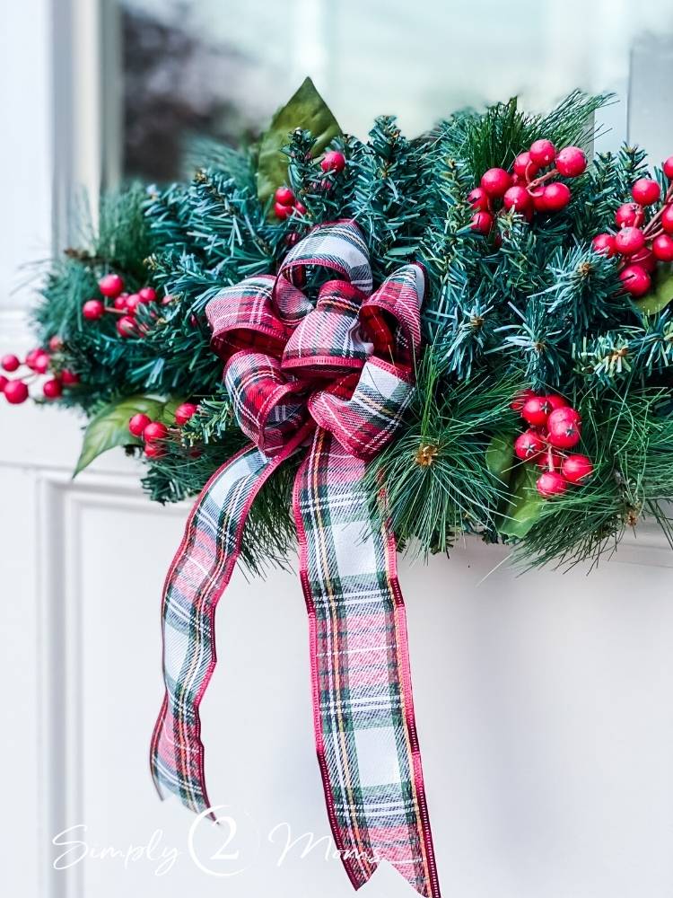 How to Make Beautiful Fluffy Christmas Bows in 5 Easy Steps
