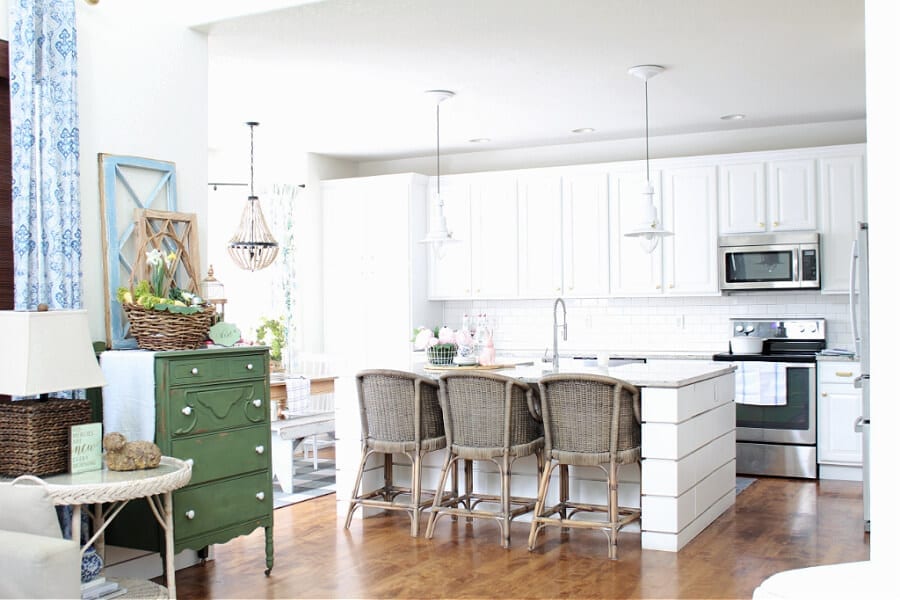 A pretty Spring home tour ...peek into our kitchen!