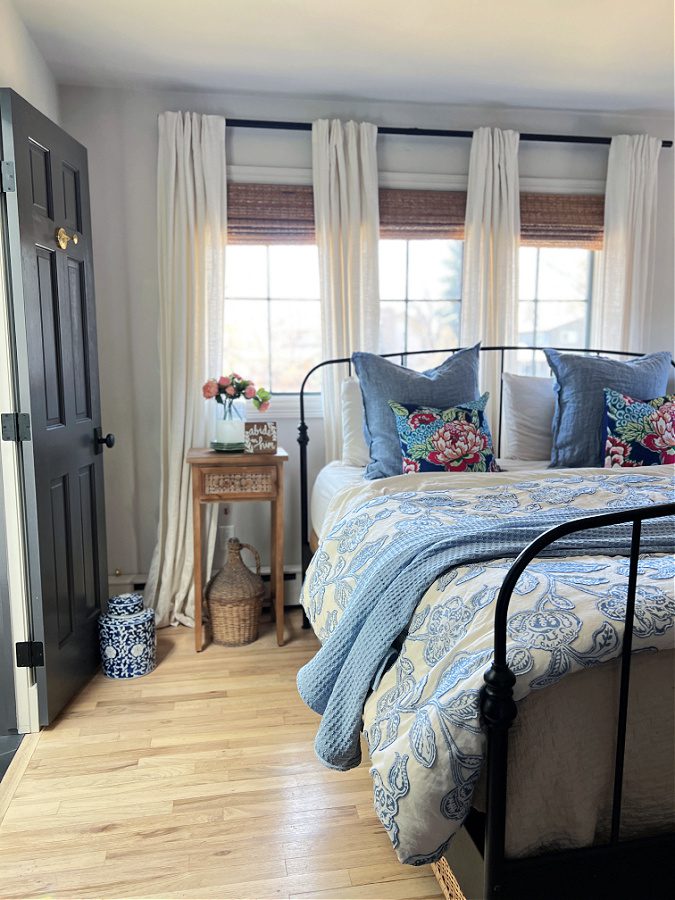 A tour of our Spring master bedroom with blues and some florals as well.