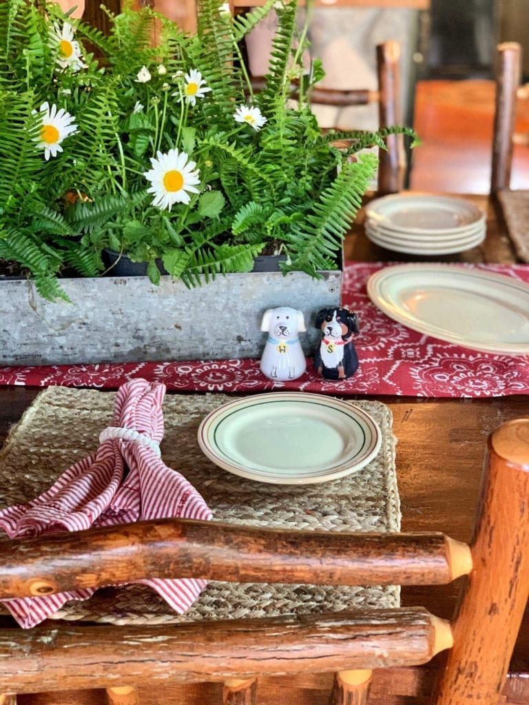 Welcome Home Sunday: Summer cottage tablescape