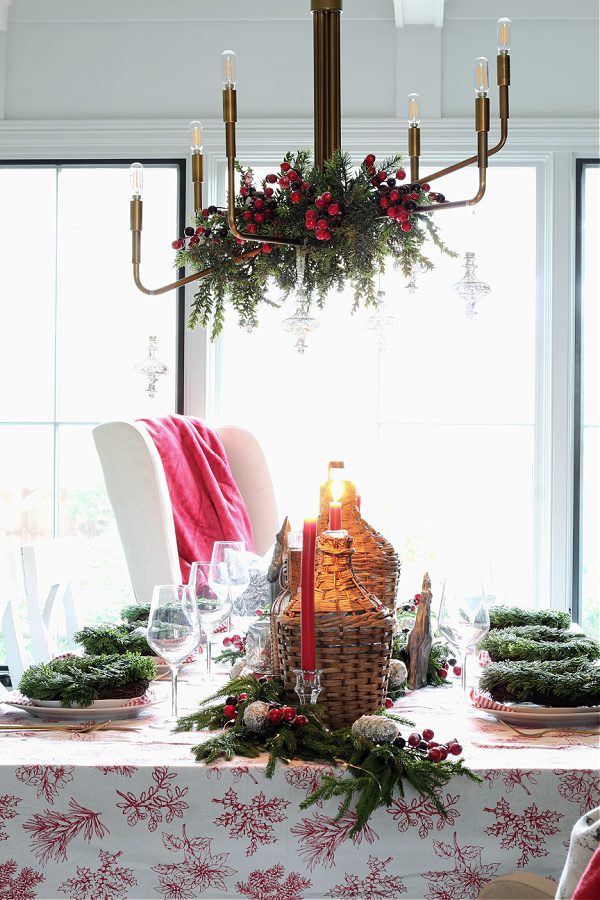 A gorgeous Christmas table fit for celebrating!