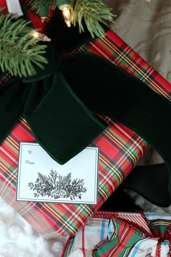 Plaid wrapping, velvet ribbon, and pretty gift tags! So perfect!