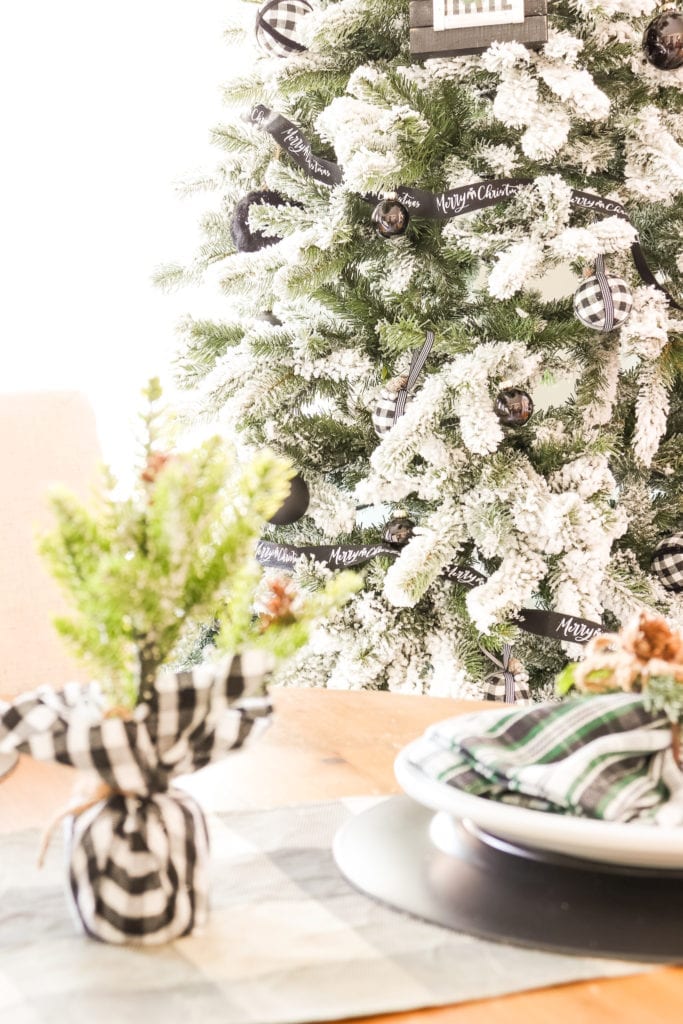 Welcome Home Sunday: Black White Green tablescape