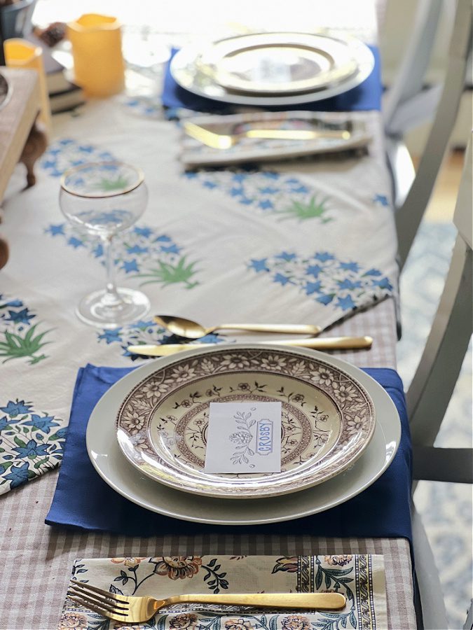 A blue and brown place setting for Fall