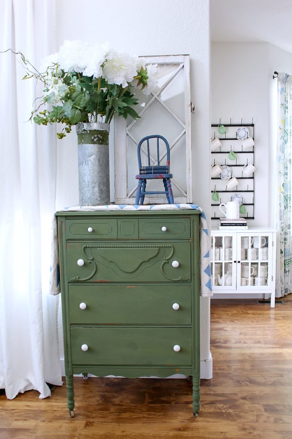 Easy summer styling ideas with a dresser painted in Boxwood green.