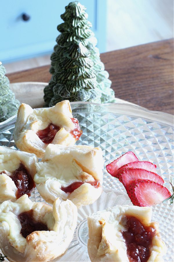 Srawberry puff pastry brie bites perfect for the holidays!