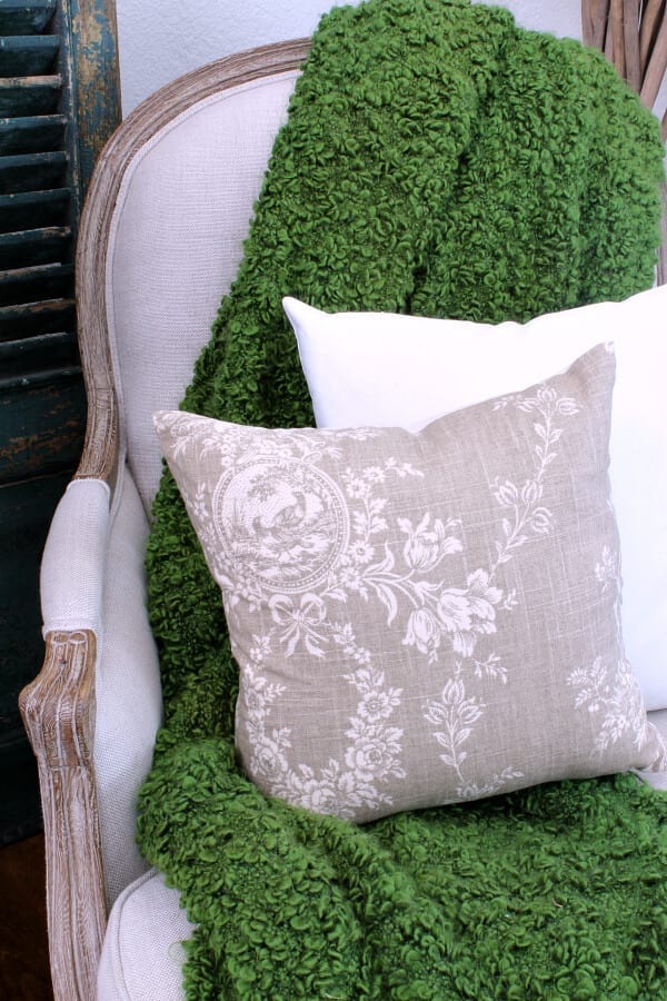 I love the fall feel of these french country toile pillows from Linen and Oak!