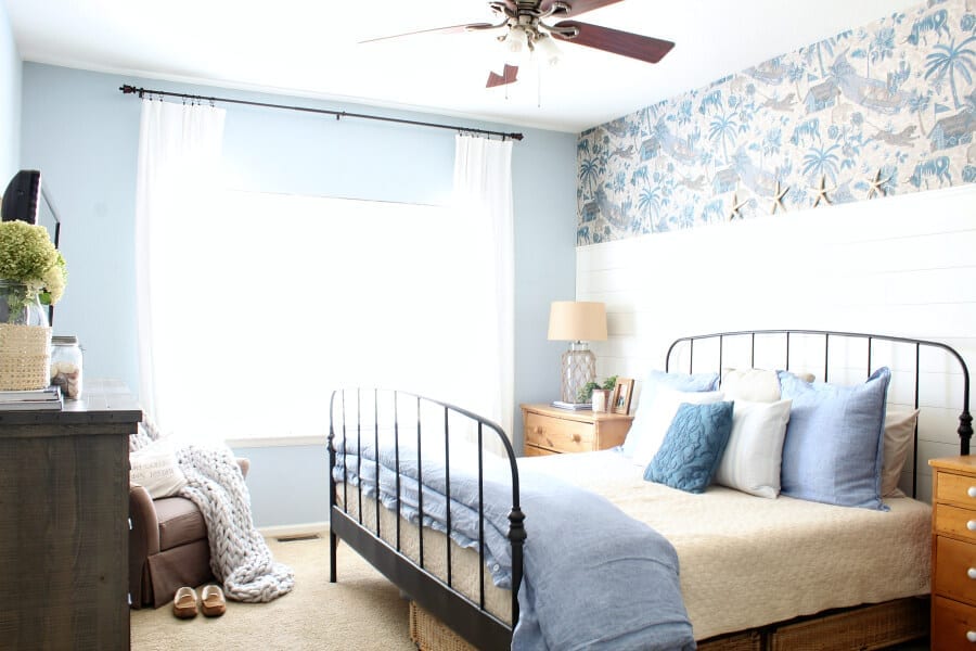 Tips on how to add coastal cottage style to your bedroom!