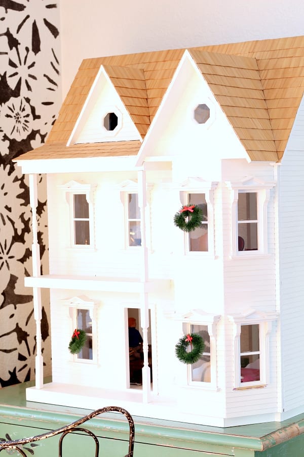 A Christmas dollhouse!