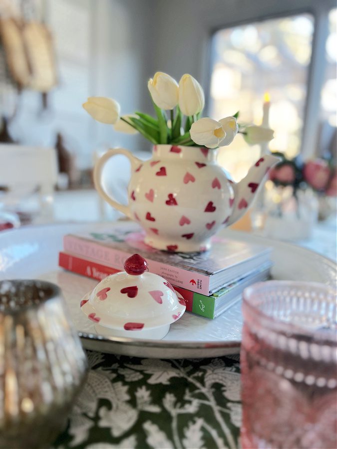 Make Valentine Table Decorations From Tea Candles & Colored Card