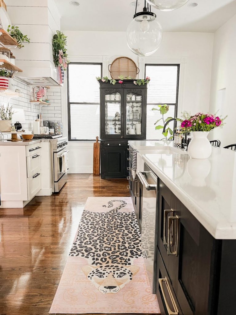 tatertots & jello Colorful Cottage Home Tour Welcome Home Saturday: Coloful Cottage Summer Tour