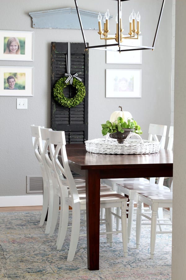 A cozy and collected dining room dressed up for Fall.