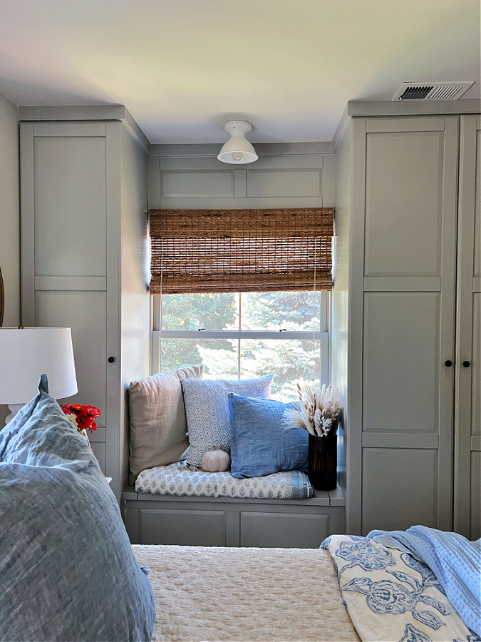 cozy seating nook, window seat