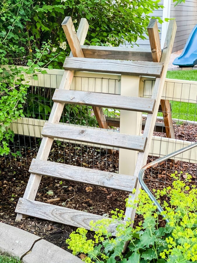 A DIY neighbor ladder is perfect for littles ones to easy go from yard to yard!