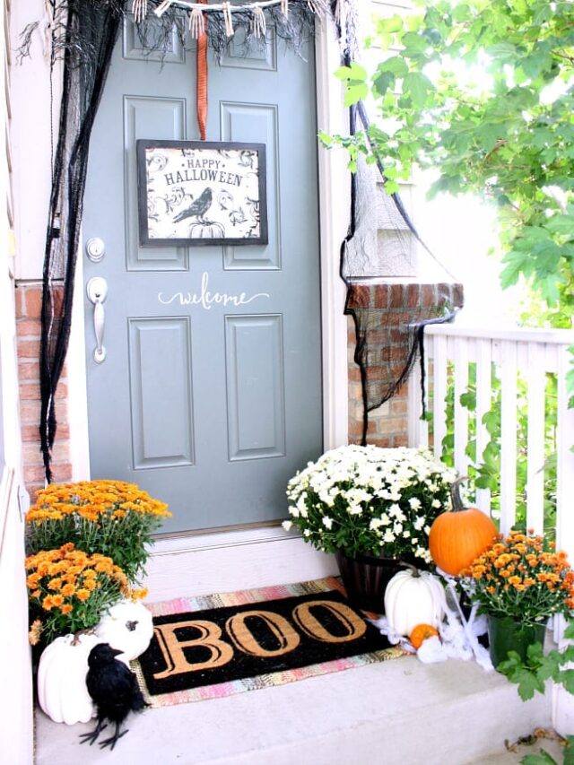 cropped-outdoor-decor-for-fun-Halloween-porch-door-day.jpg