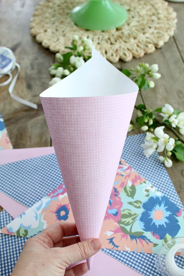 A fun and easy DIY paper cone May Day basket tutorial.