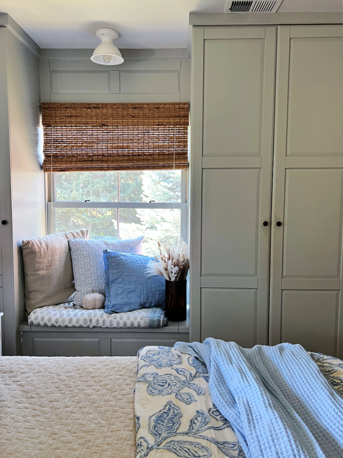 seating nook and closets