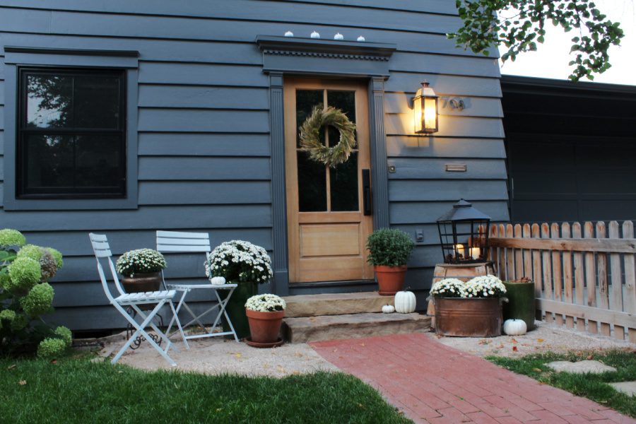 How to decorate your front steps for Fall! 