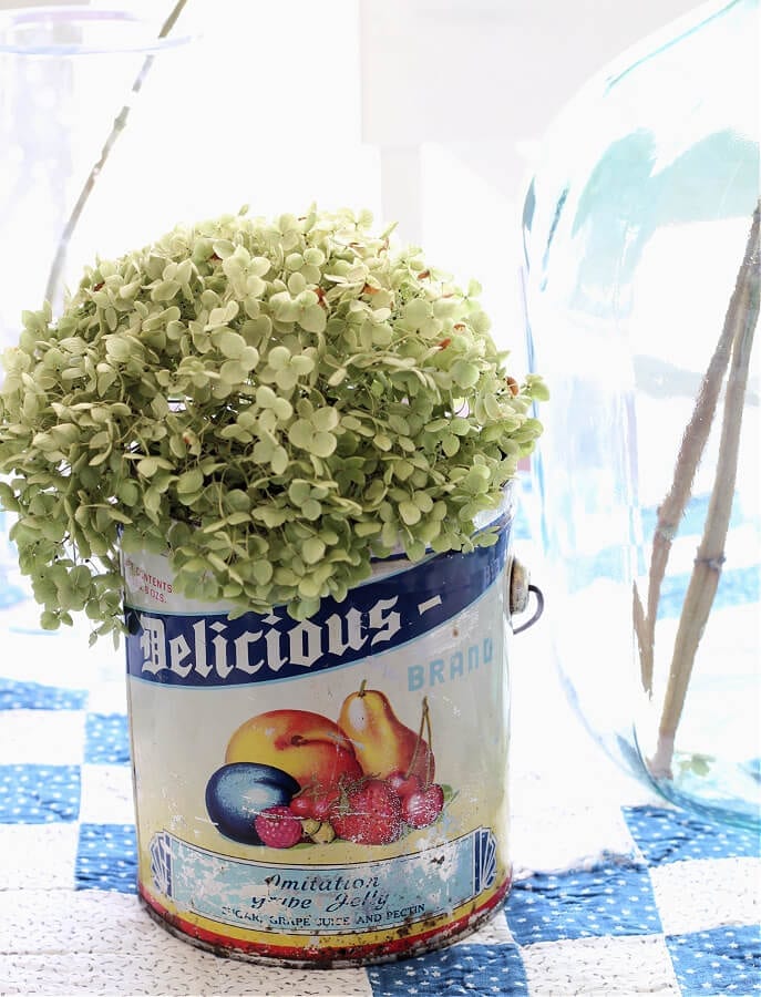 Learn how easy it is to create a flea market style Spring centerpiece.