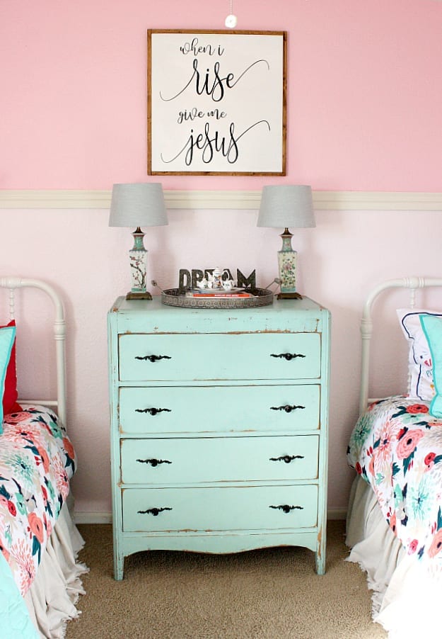 A shared girls bedroom makeover.