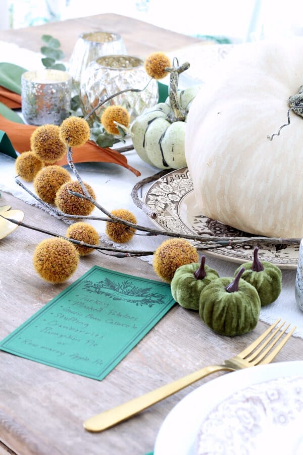 How to create a cozy and inviting Thanksgiving table!