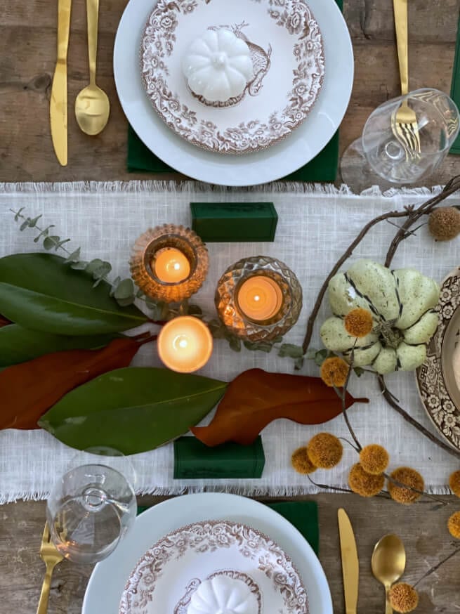 A gorgeous and cozy Thanksgiving table on a budget!